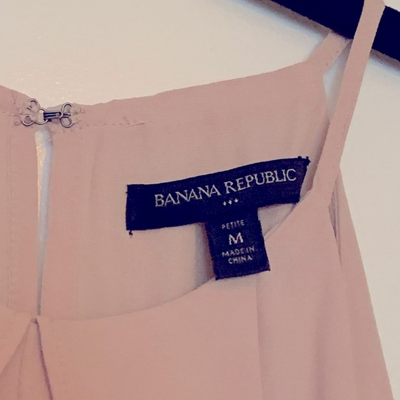 Banana Republic blush sleeveless blouse. - Picture 3 of 4